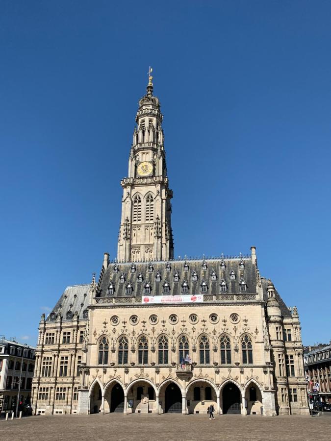 Ferienwohnung Au Pied Du Beffroy Arras Exterior foto